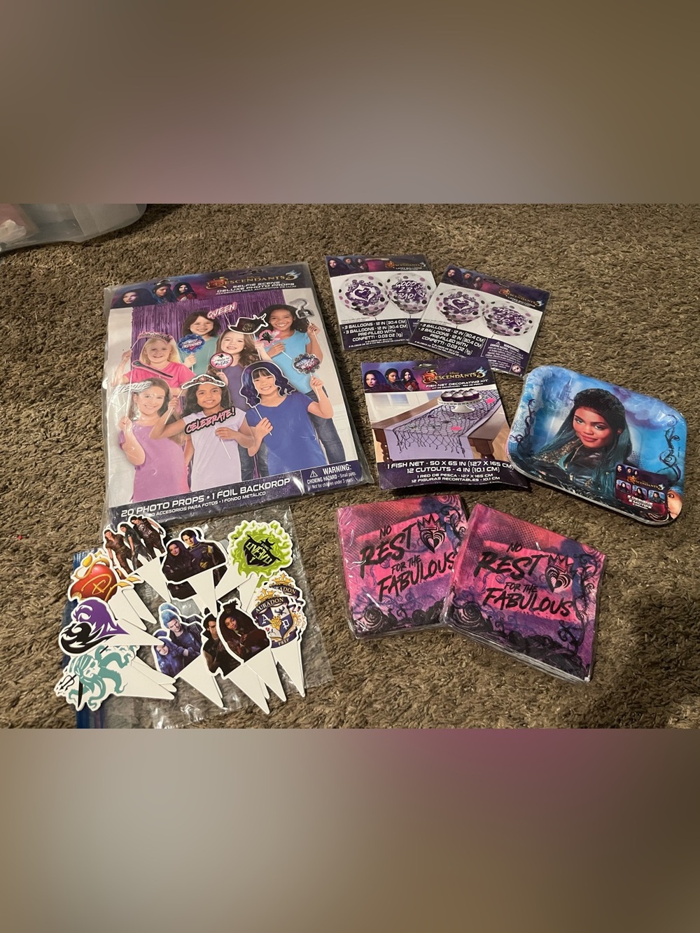 🆕 Disney Descendants Birthday Party Kit - Tableware & Photo Props